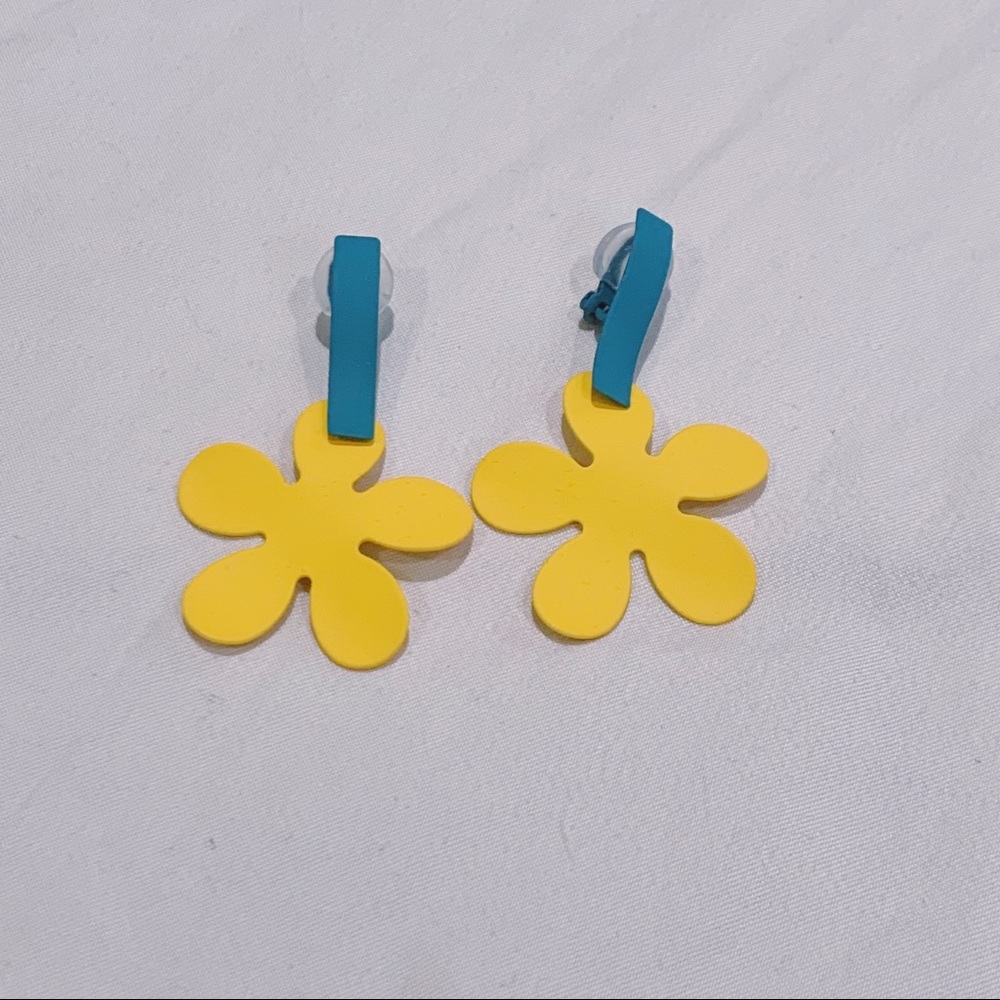 Yellow Daisy Flower Blossom Clip On Earrings